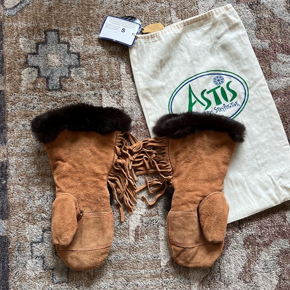 Astis Long Cuff Beaded Fringe Mittens - Picture 4 of 11